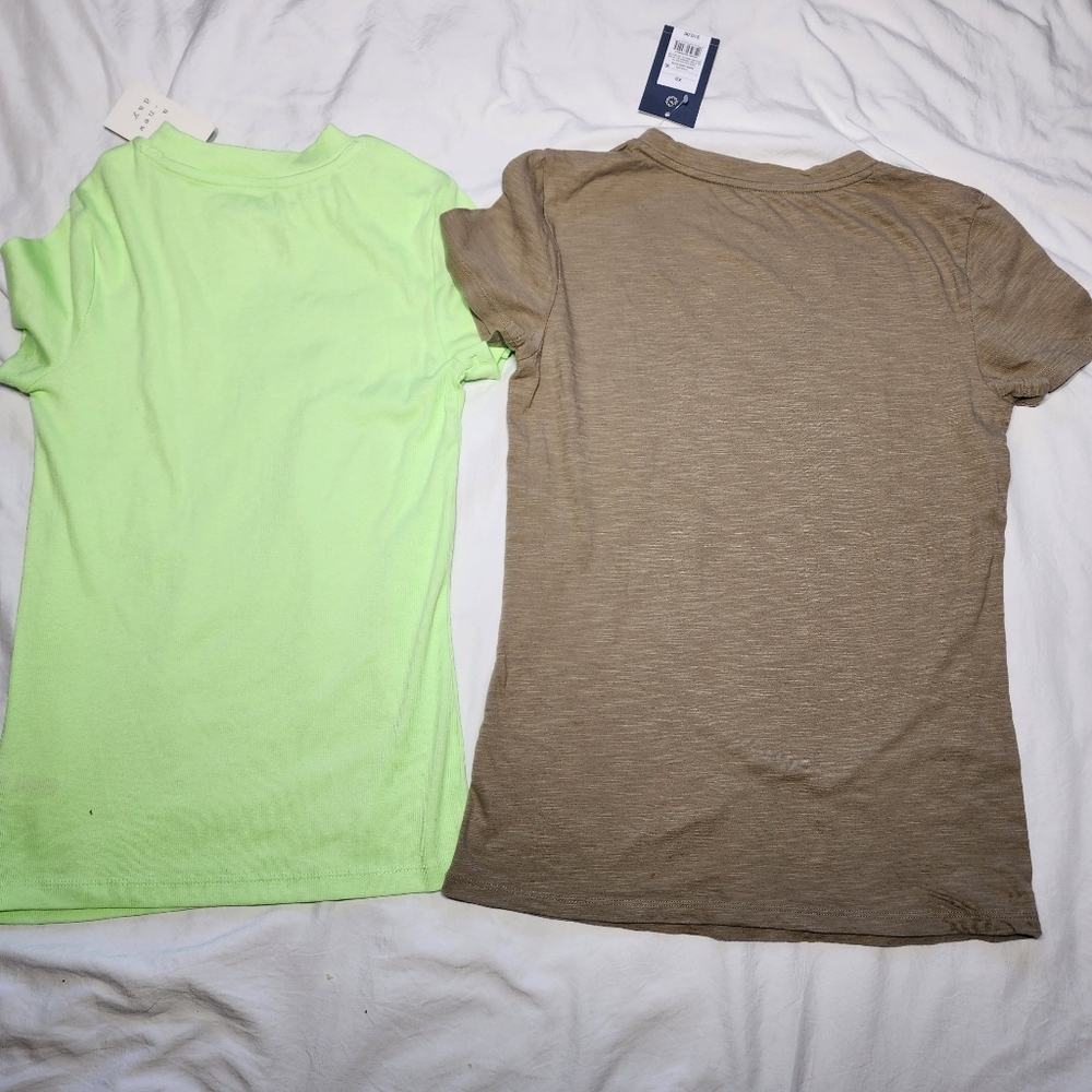 A New Day & Universal Thread Brown and Green V-Neck Women's T-Shirts Size XS - Picture 8 of 8